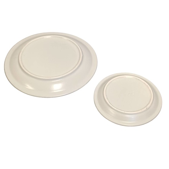 Pfaltzgraff Yorktowne Stoneware Set - ! Dinner Plate & 1 Salad Plate - Picture 2 of 3